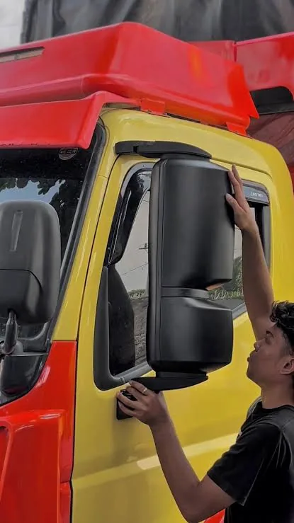 Memasang spion modifikasi / Fitting a custom mirror